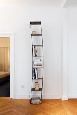 Moormann_Gespanntes Regal_Bücher_1920x1920.jpg